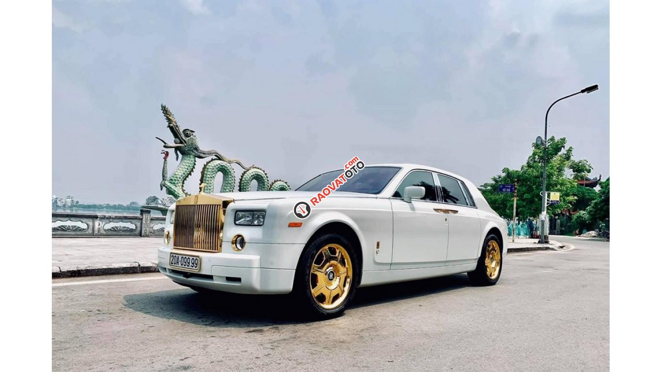 HCM: Rolls-Royce Phantom VII mạ vàng-1