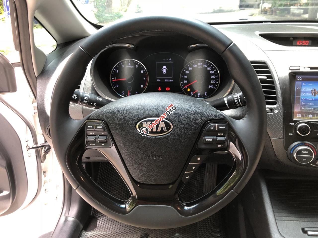 Bán xe Kia Cerato MT sản xuất 2017, màu trắng-1