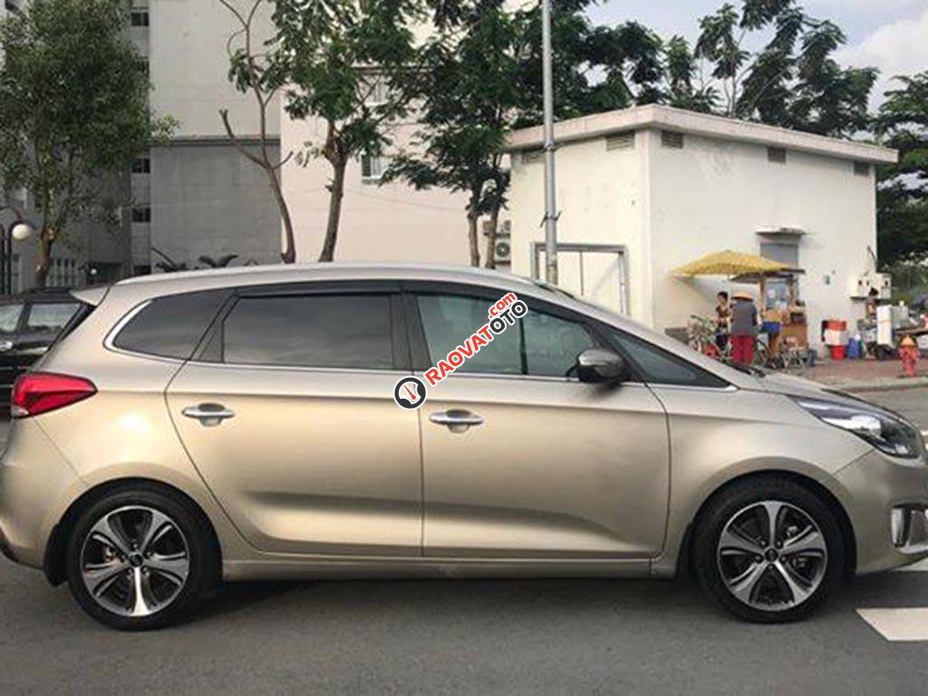 Bán Kia Rondo 2017 tự động, máy dầu, màu vàng, chính chủ-6