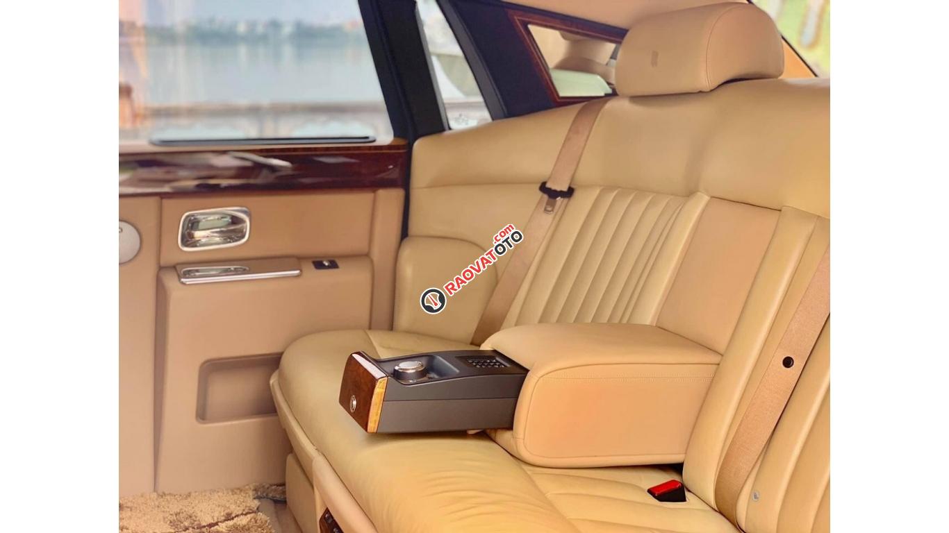 HCM: Rolls-Royce Phantom VII mạ vàng-14