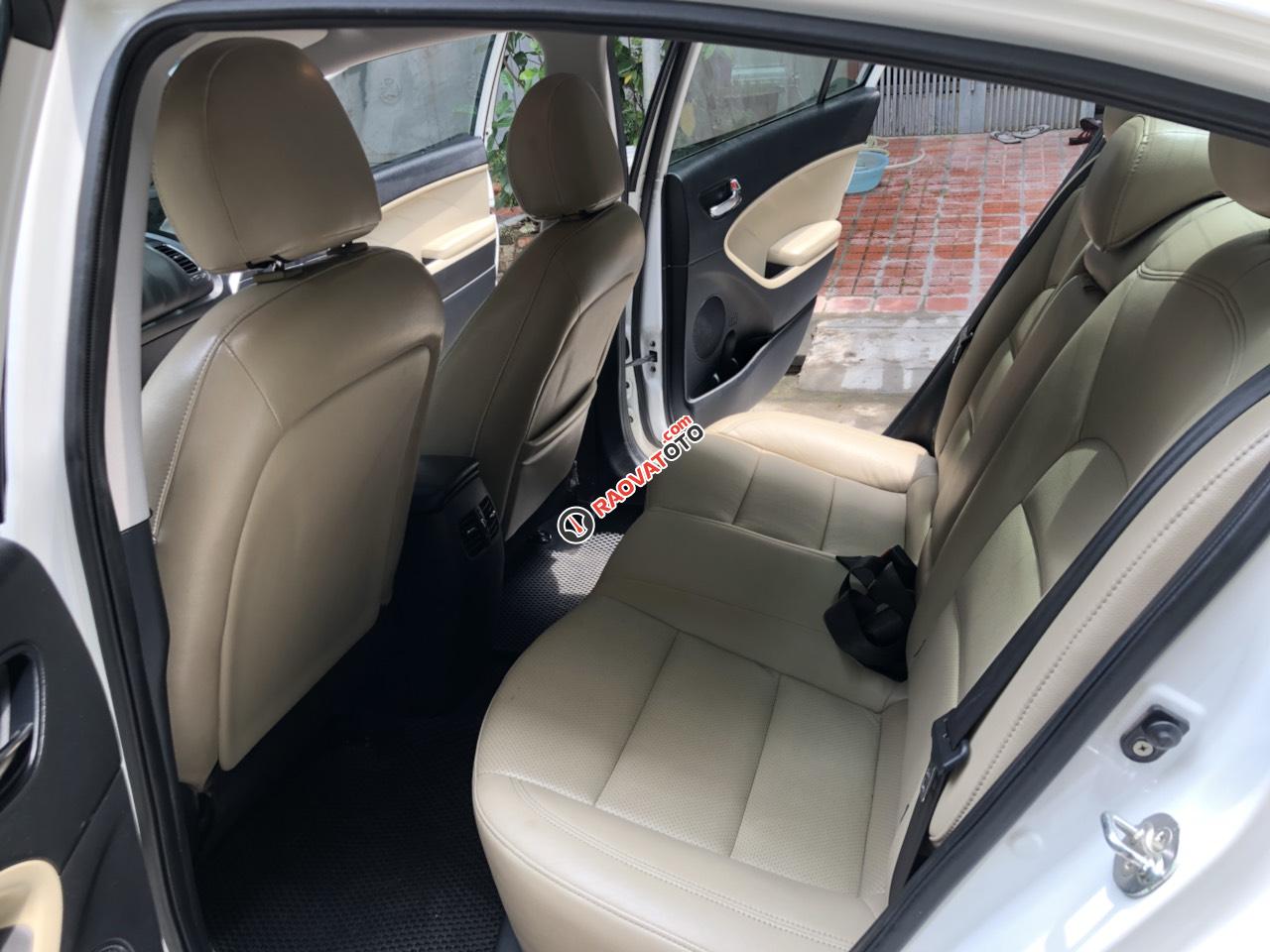 Bán xe Kia Cerato MT sản xuất 2017, màu trắng-5