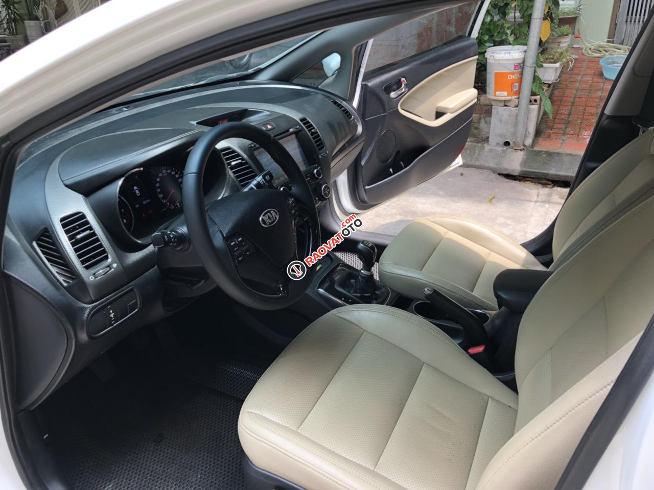 Bán xe Kia Cerato MT sản xuất 2017, màu trắng-4