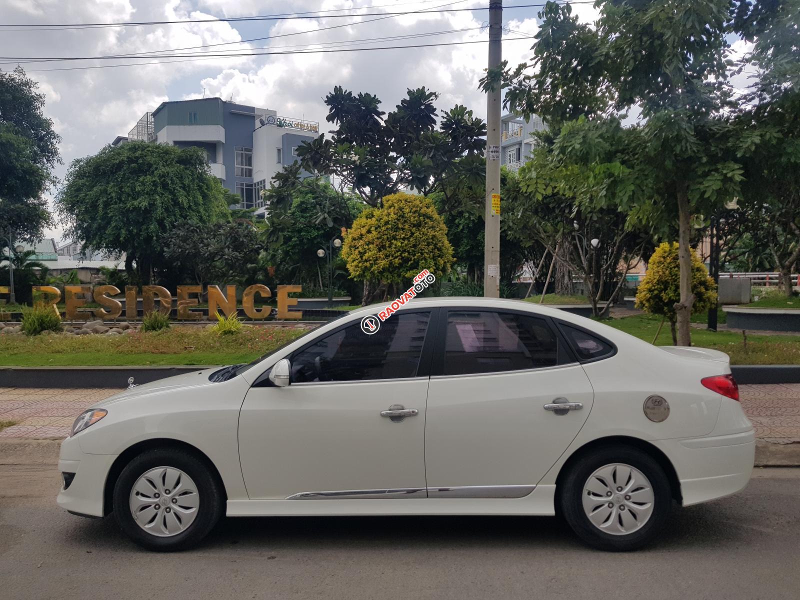 Bán Hyundai Avante 1.6MT sản xuất 2011, màu trắng, gia đình sử dụng kỹ mới 95%-13