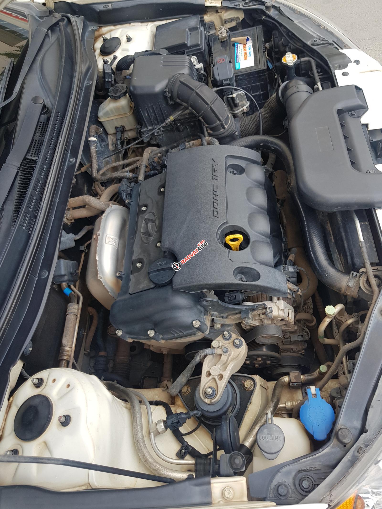 Bán Hyundai Avante 1.6MT sản xuất 2011, màu trắng, gia đình sử dụng kỹ mới 95%-2