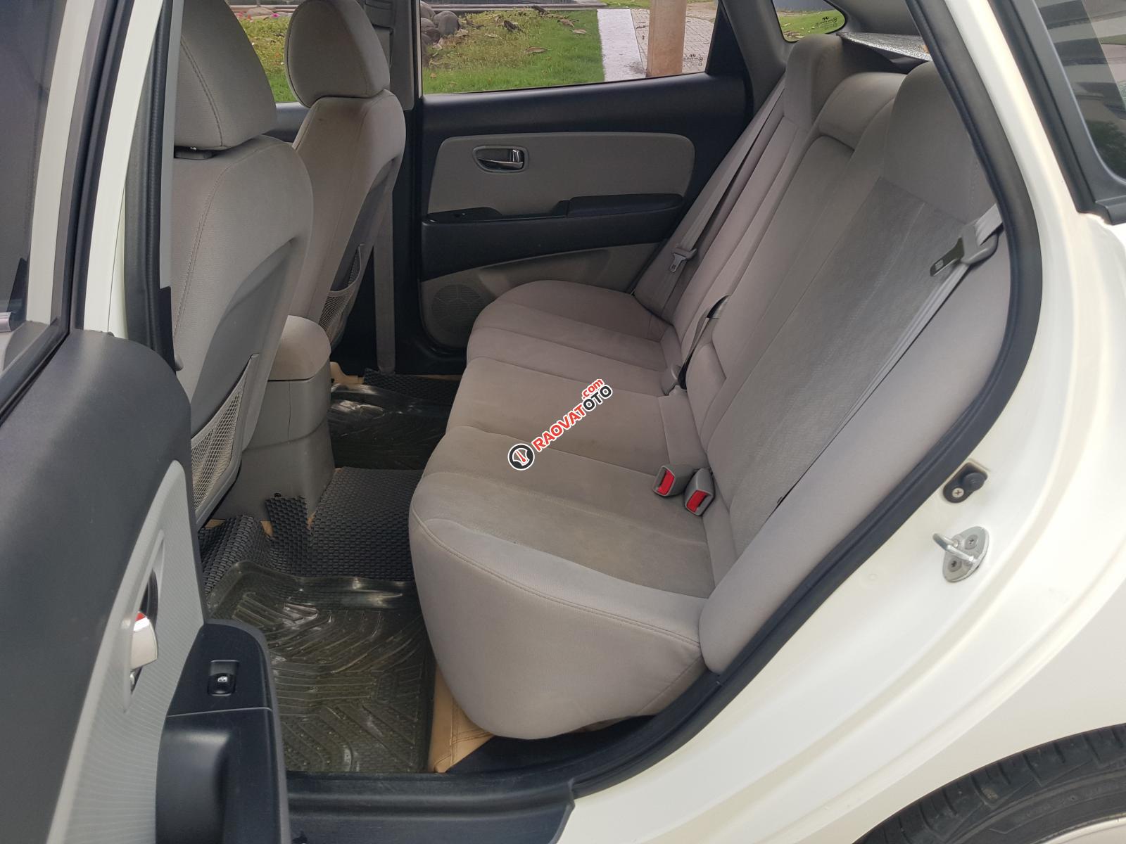 Bán Hyundai Avante 1.6MT sản xuất 2011, màu trắng, gia đình sử dụng kỹ mới 95%-6