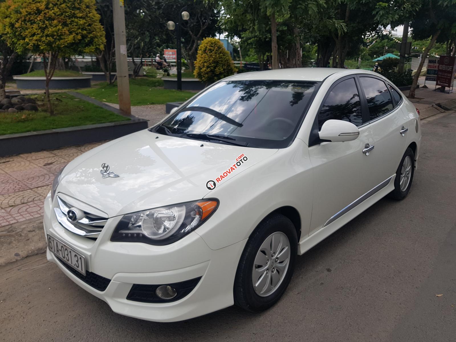 Bán Hyundai Avante 1.6MT sản xuất 2011, màu trắng, gia đình sử dụng kỹ mới 95%-16