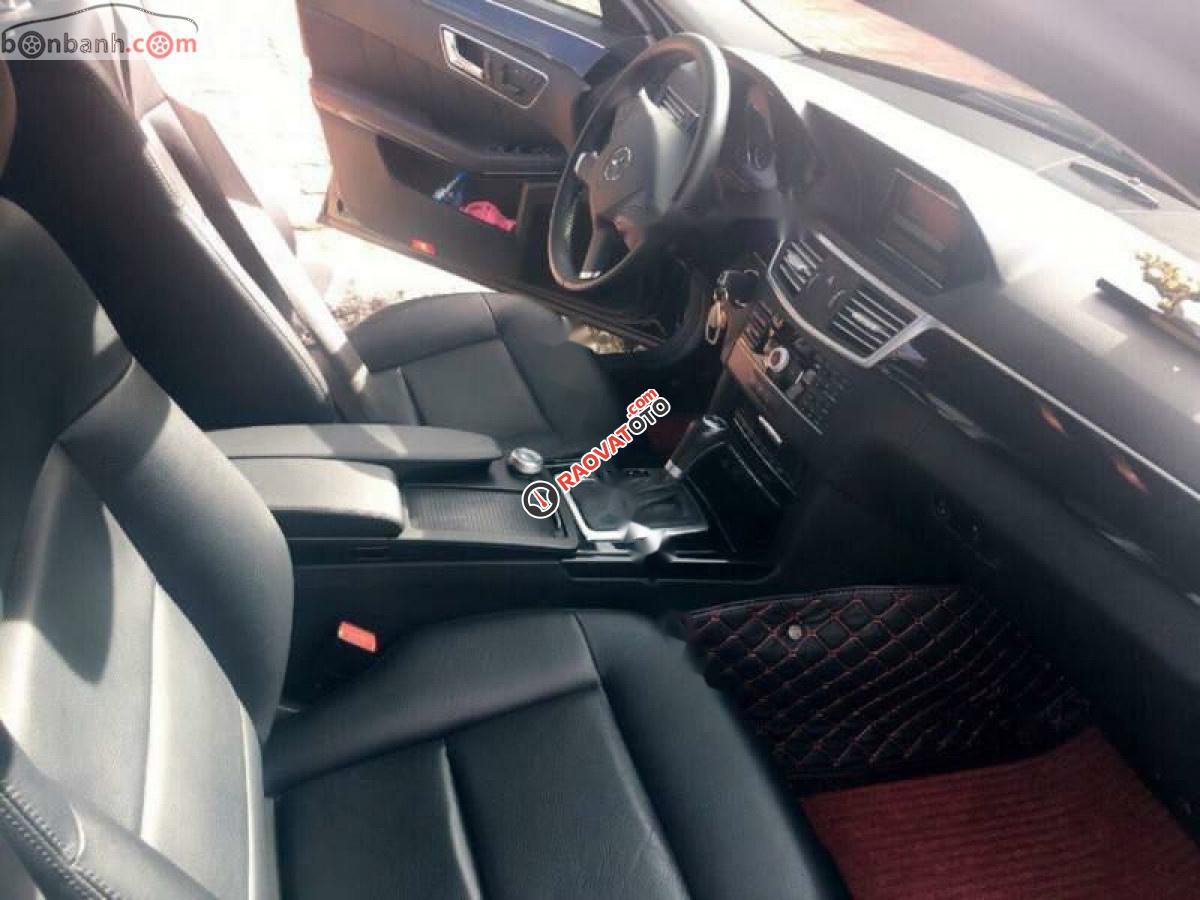 Cần bán Mercedes E250 năm sản xuất 2010, màu đen, chính chủ -1