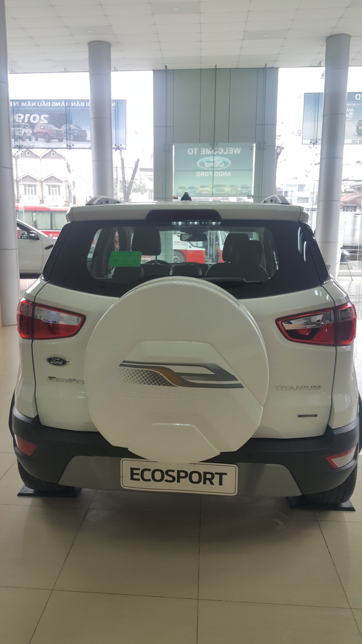 Ecosport giảm giá kịch sàn, ưu đãi tặng nhiều phụ kiện-3
