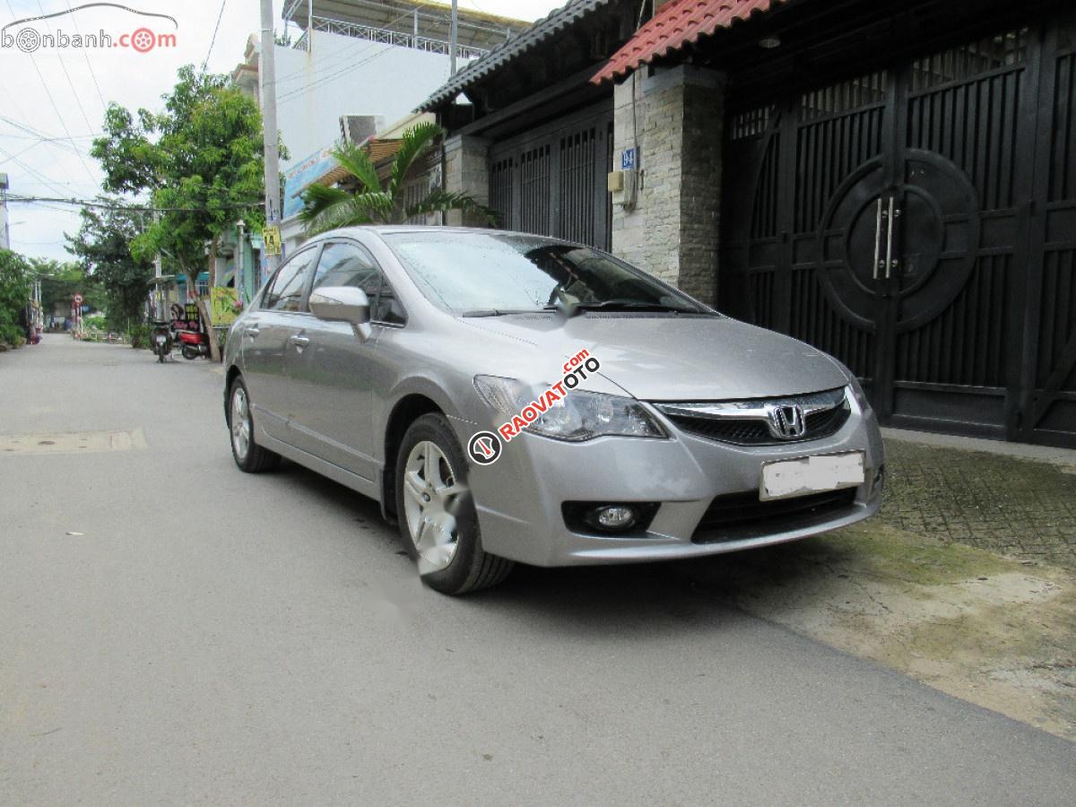 Cần bán Honda Civic 2.0AT năm 2011, màu bạc, chính chủ-0