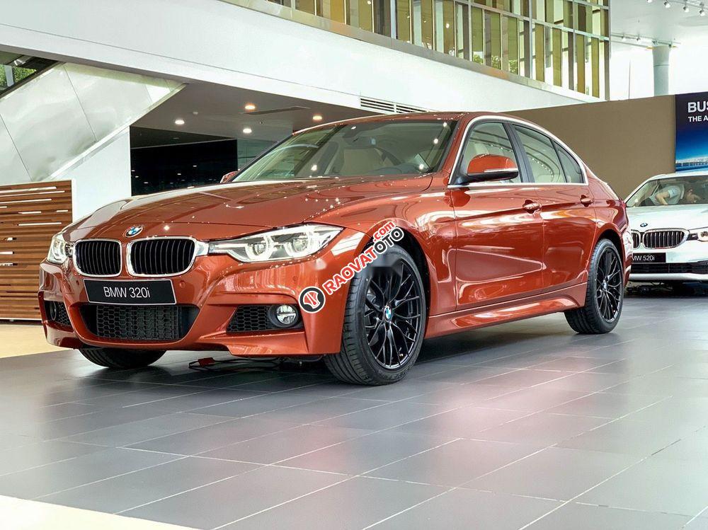 Bán xe BMW 3 Series 320 i đời 2018, nhập khẩu, mới 100%-1