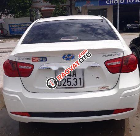 Bán Hyundai Avante MT 2011, màu trắng chính chủ, 330 triệu-4