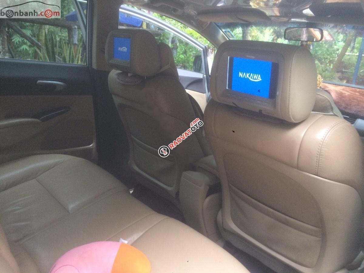 Cần bán Honda Civic 1.8 MT đời 2011, màu bạc chính chủ -0