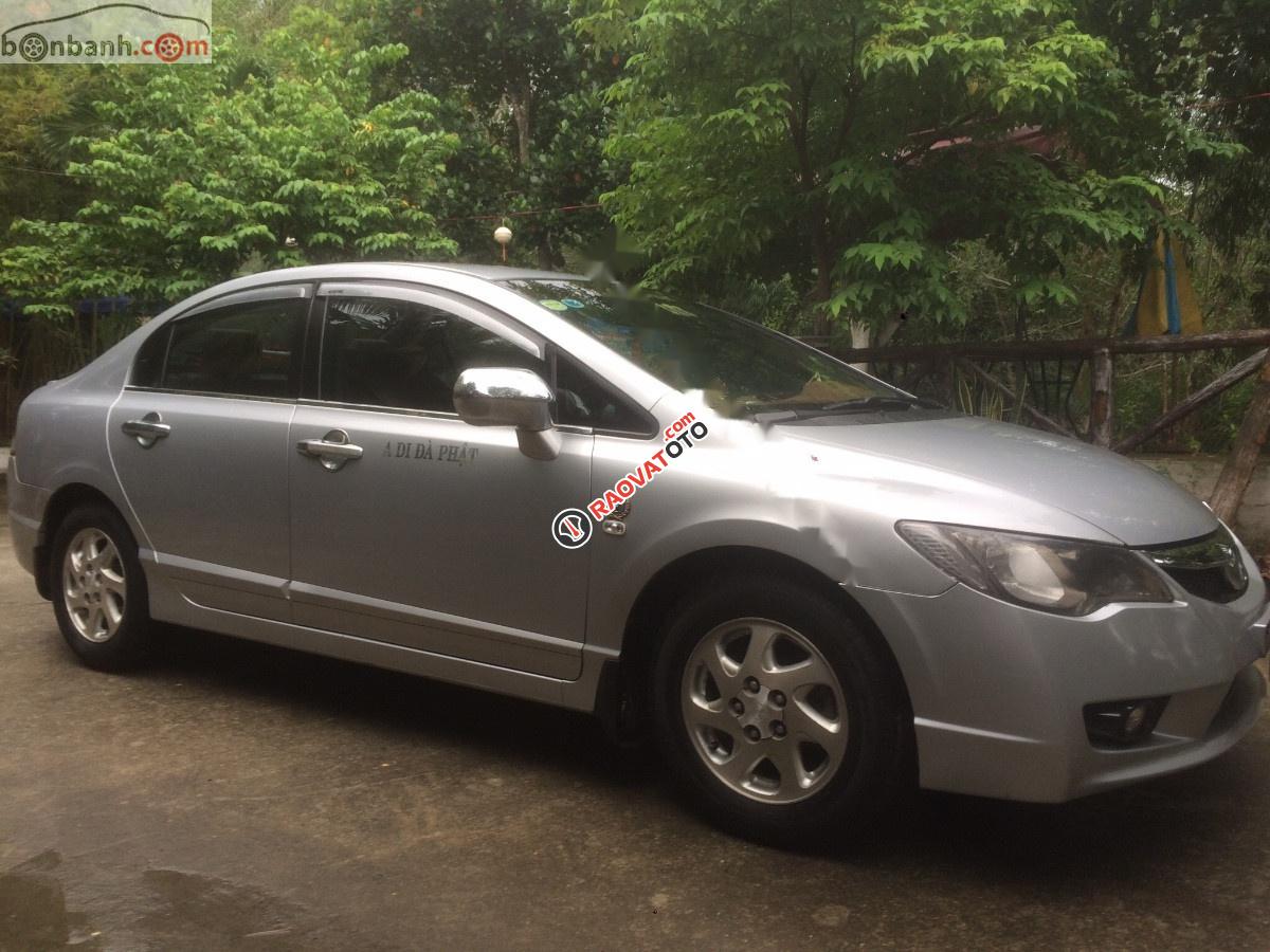 Cần bán Honda Civic 1.8 MT đời 2011, màu bạc chính chủ -6