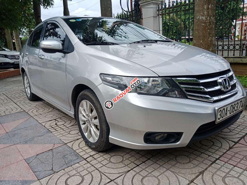 Cần bán gấp Honda City AT sản xuất năm 2014, màu bạc-1