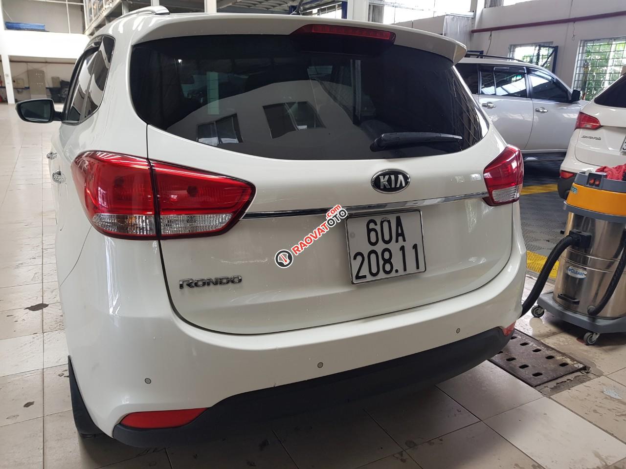 Bán Kia Rondo GAT 2.0AT màu trắng, máy xăng, số tự động, sản xuất 2015, biển Đồng Nai, 1 chủ đi 18000km-8