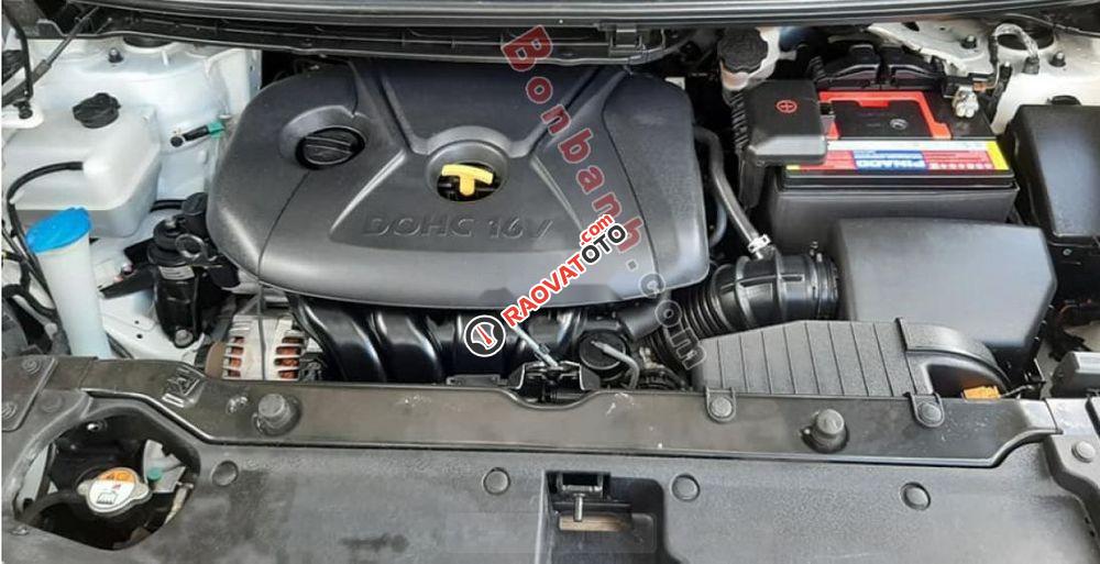 Gia đình bán Kia Rondo GATH 2016, màu trắng  -1