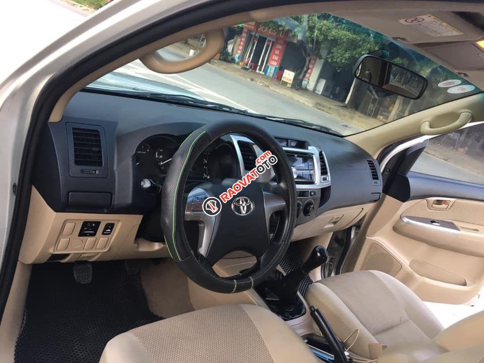 Bán Toyota Hilux E năm 2014, màu bạc, xe nhập số sàn -4