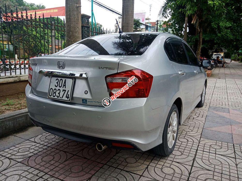 Cần bán gấp Honda City AT sản xuất năm 2014, màu bạc-2