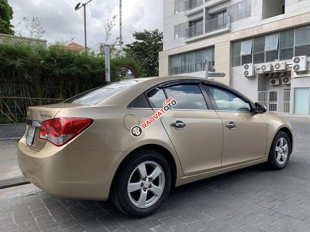 Cần bán Chevrolet Cruze LS năm sản xuất 2011, màu vàng còn mới-3