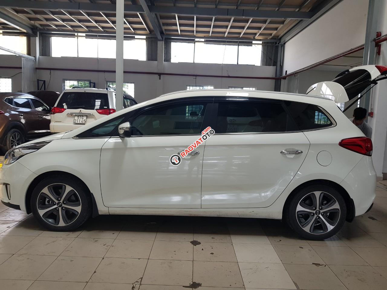 Bán Kia Rondo GAT 2.0AT màu trắng, máy xăng, số tự động, sản xuất 2015, biển Đồng Nai, 1 chủ đi 18000km-2