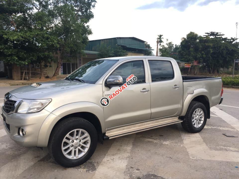 Bán Toyota Hilux E năm 2014, màu bạc, xe nhập số sàn -5