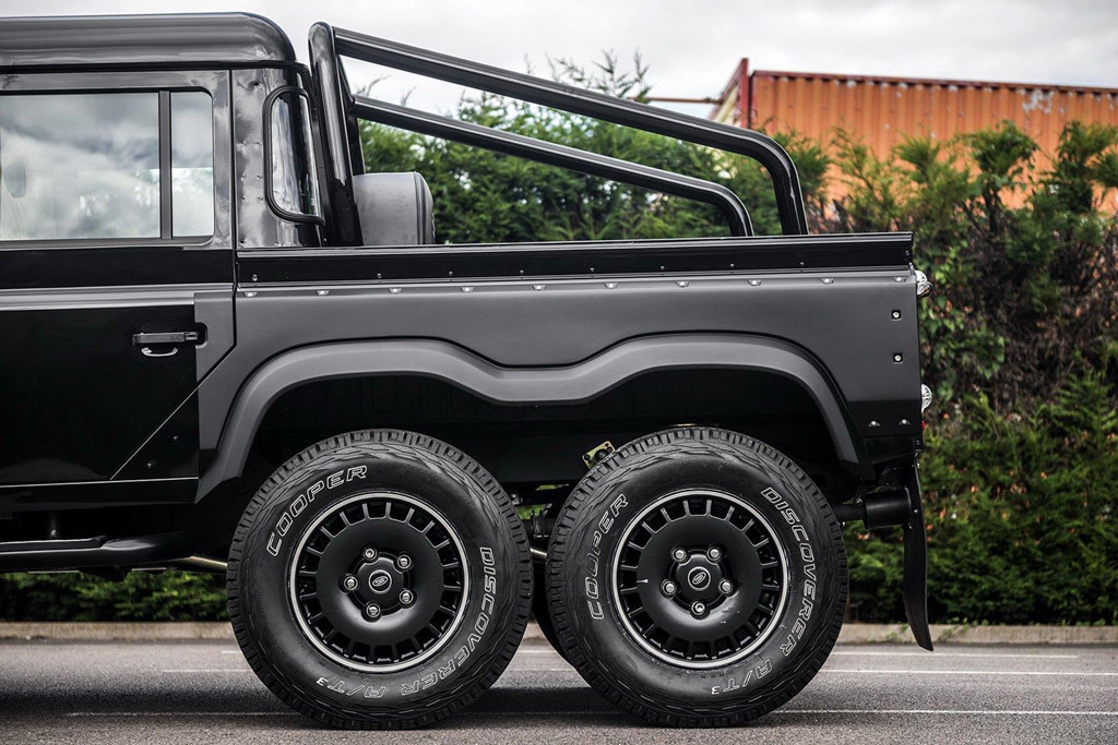 Land Rover Defender – khủng long 6 bánh có giá 300.000 USD 4a