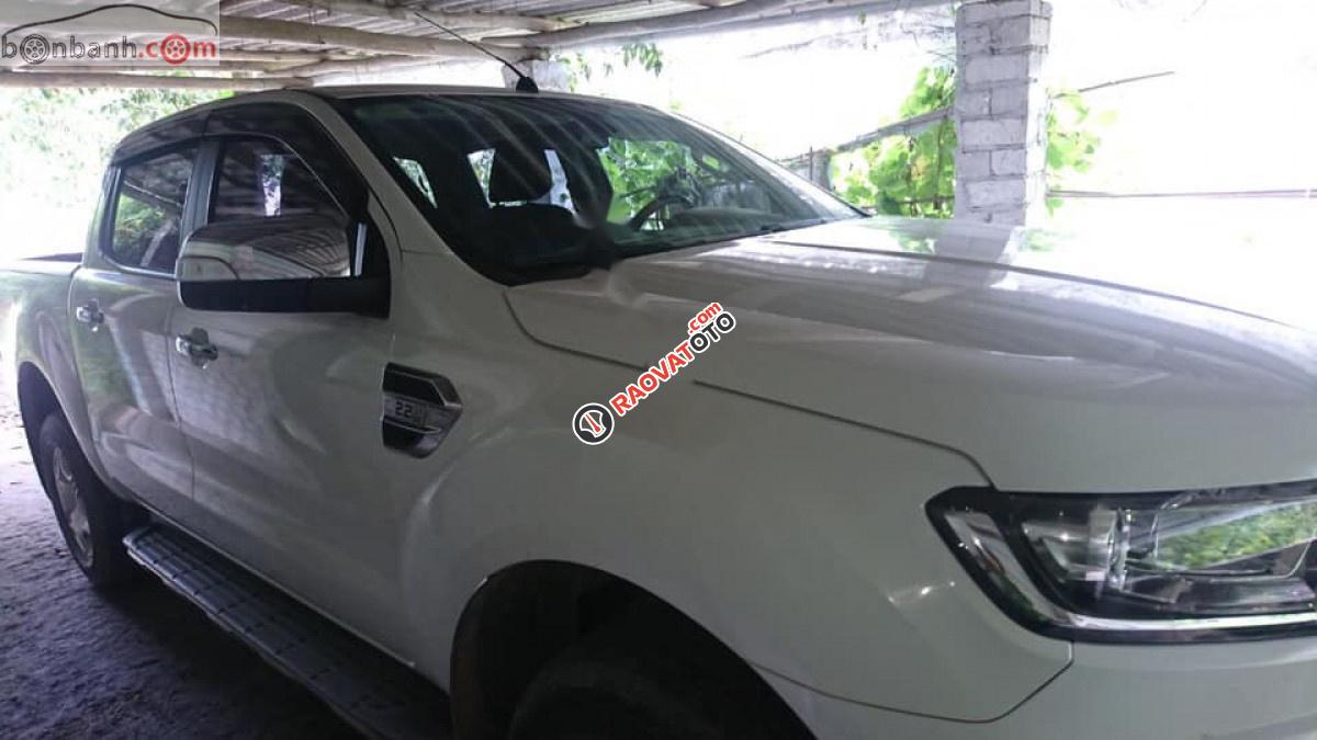Cần bán Ford Ranger XLT 2.2L 4x4 MT đời 2017, màu trắng, xe nhập giá cạnh tranh-0
