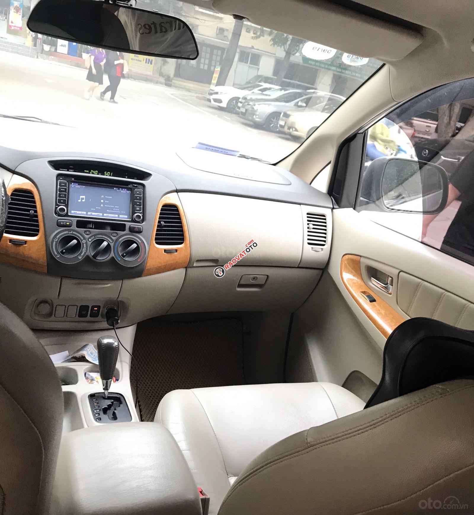 Bán Toyota Innova V 2011, màu bạc, giá tốt-0