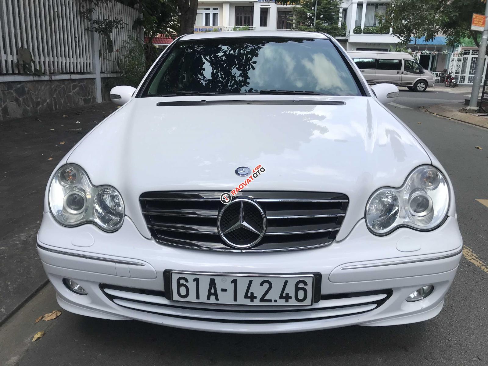 Bán Mercedes-Benz C240 đời 2005, màu trắng, ít sử dụng, giá 250 triệu đồng-0