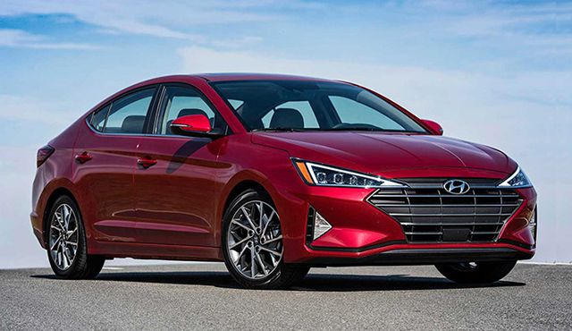 Hyundai Elantra hấp dẫn với phần trụ C được kéo dài đến gần hết cốp sau xe