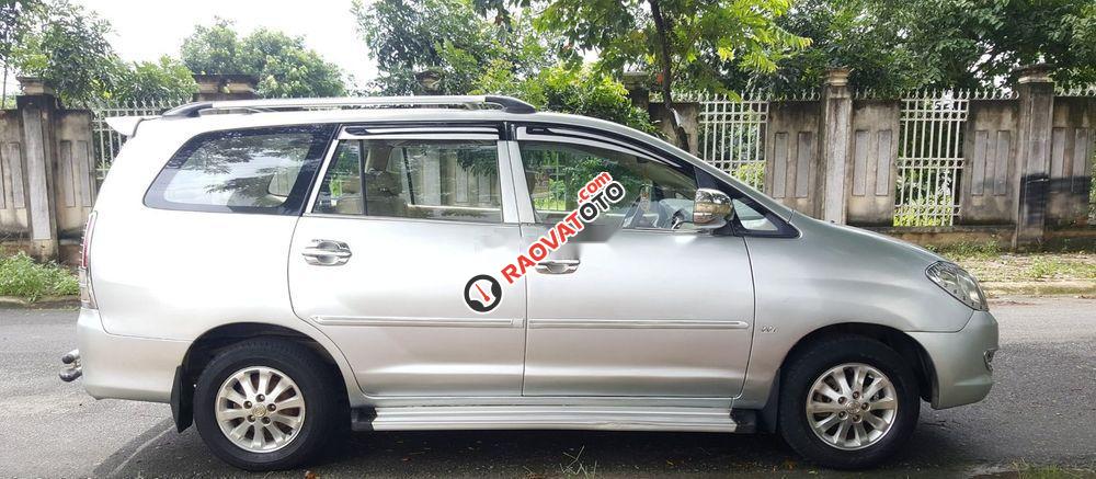 Cần bán Toyota Innova J sản xuất năm 2009, màu bạc, chính chủ -11