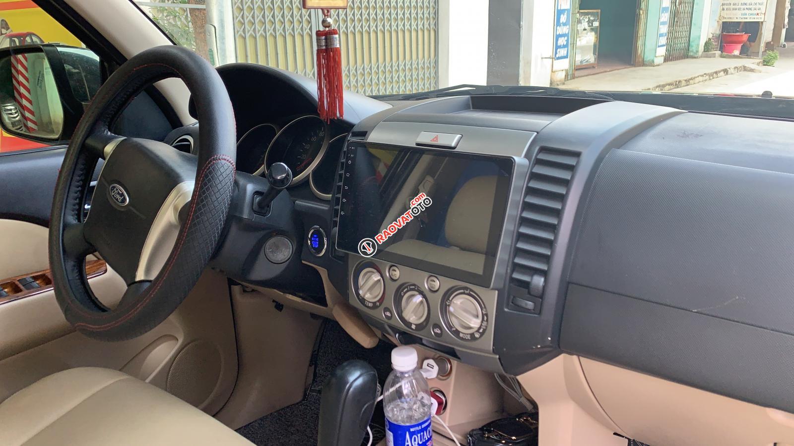 Cần bán Ford Everest 2.5AT 2010, màu đen giá cạnh tranh-1
