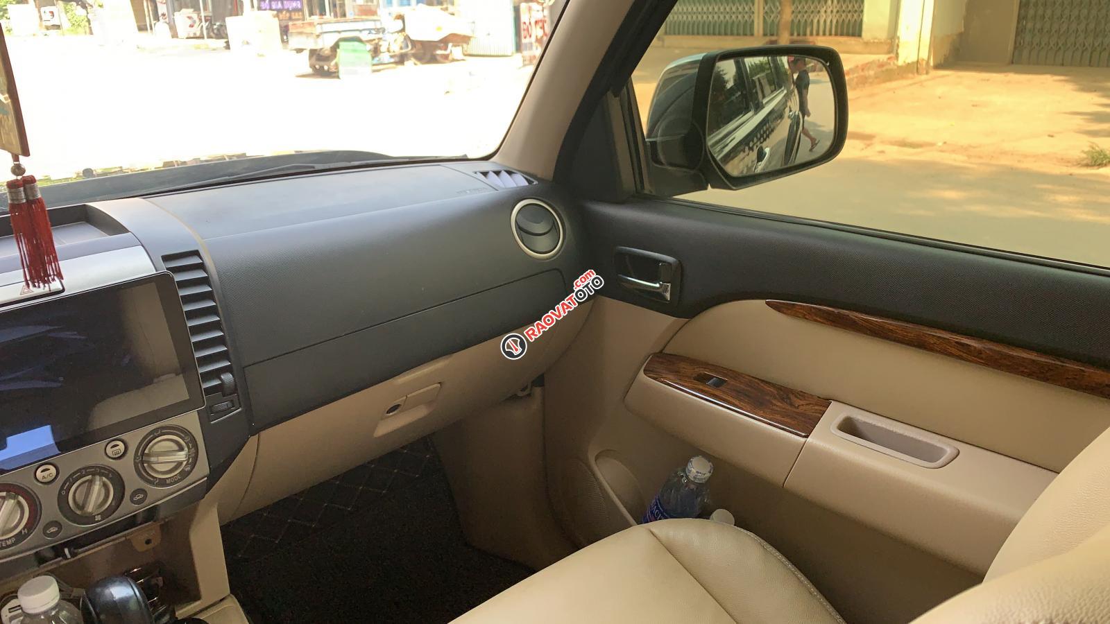 Cần bán Ford Everest 2.5AT 2010, màu đen giá cạnh tranh-5