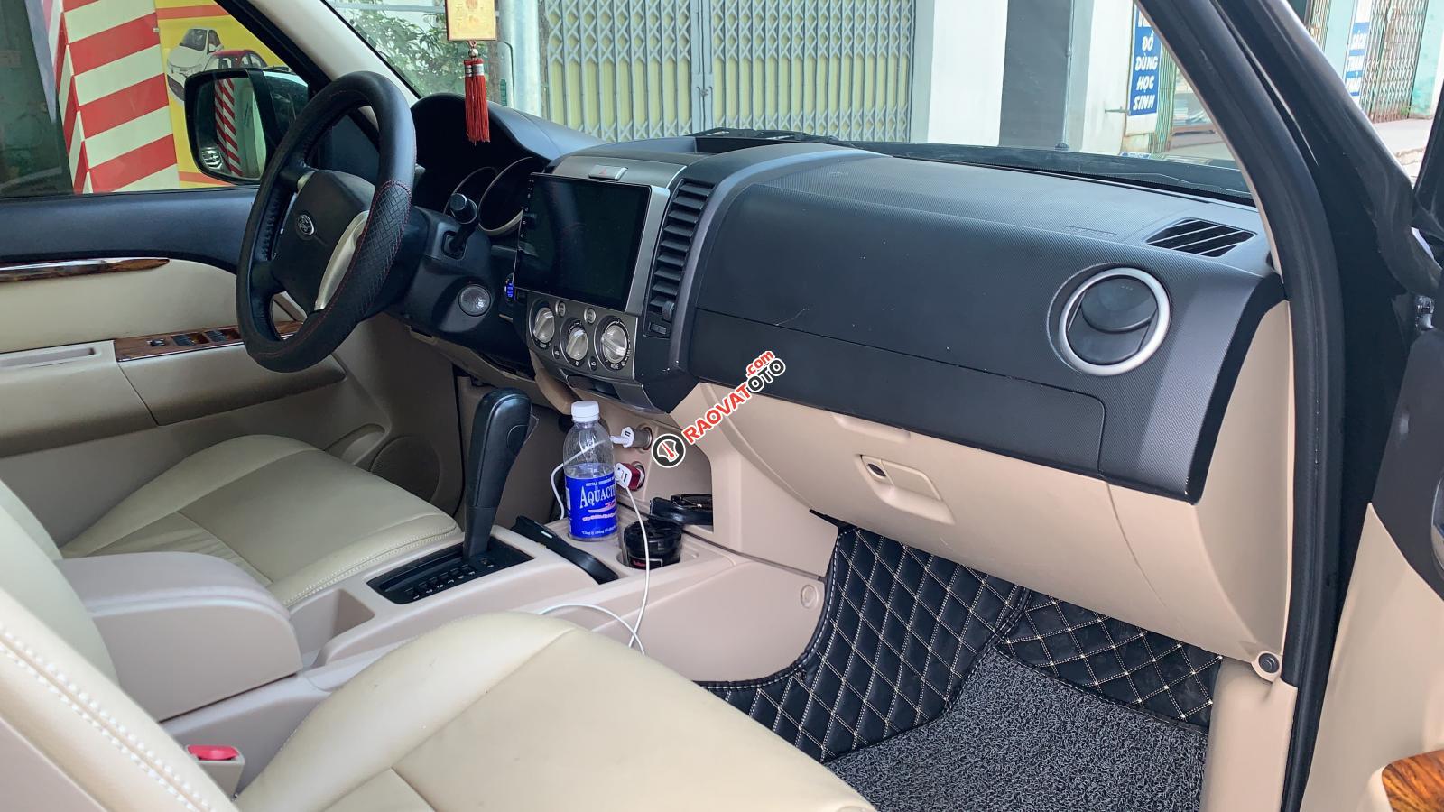 Cần bán Ford Everest 2.5AT 2010, màu đen giá cạnh tranh-2