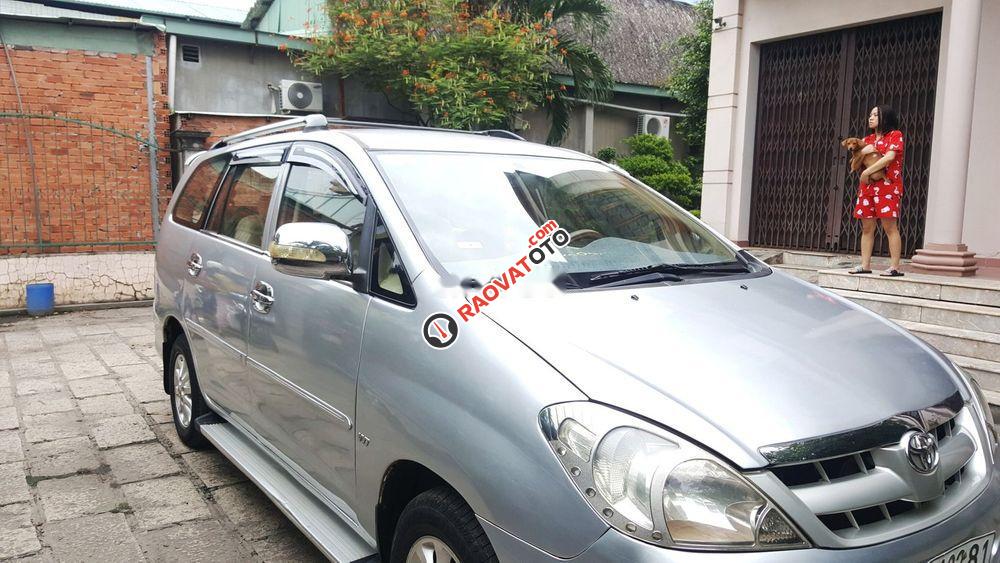 Cần bán Toyota Innova J sản xuất năm 2009, màu bạc, chính chủ -1