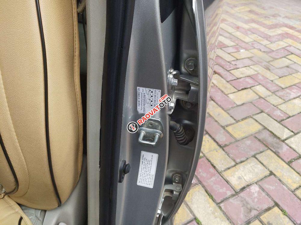 Gia đình bán lại xe Toyota Innova V năm 2011, màu bạc -2