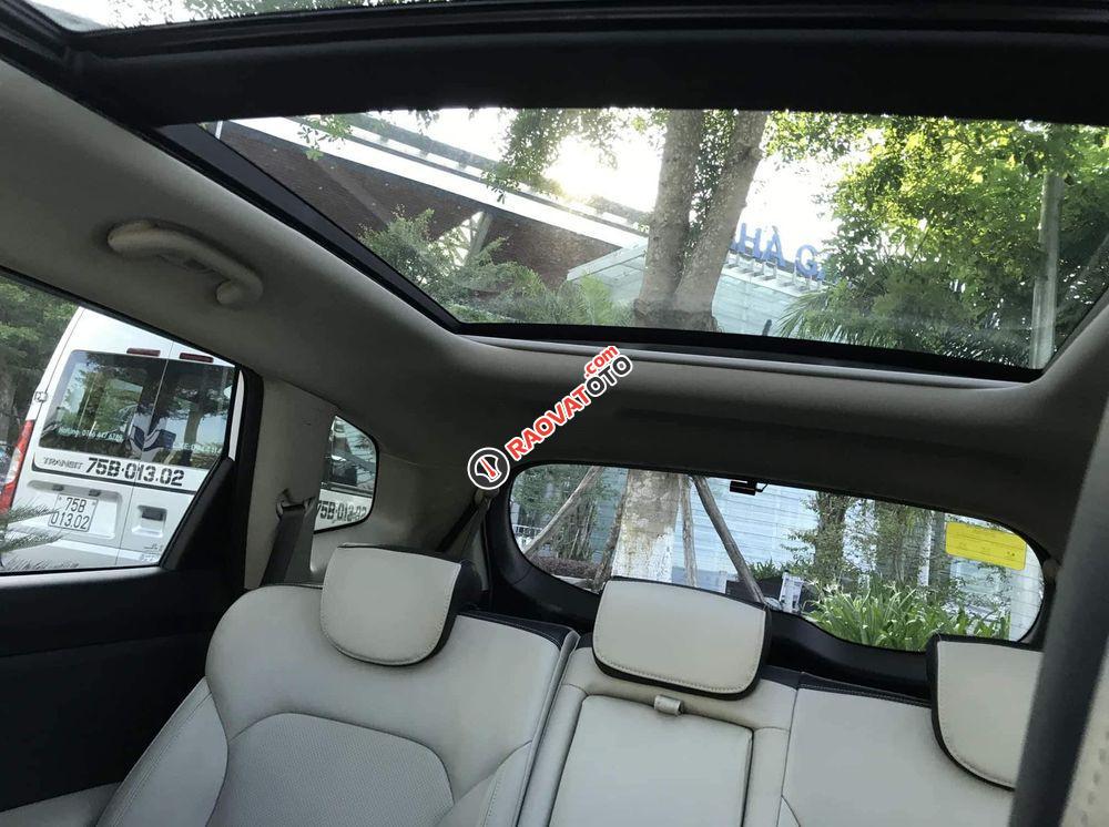 Chính chủ bán xe Kia Rondo GATH đời 2016, màu trắng, bản full option-2