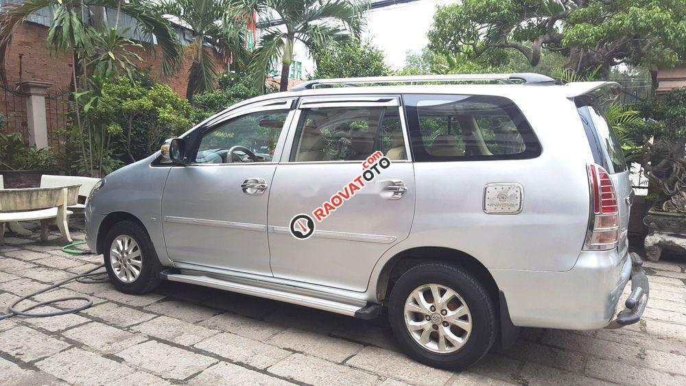Cần bán Toyota Innova J sản xuất năm 2009, màu bạc, chính chủ -9