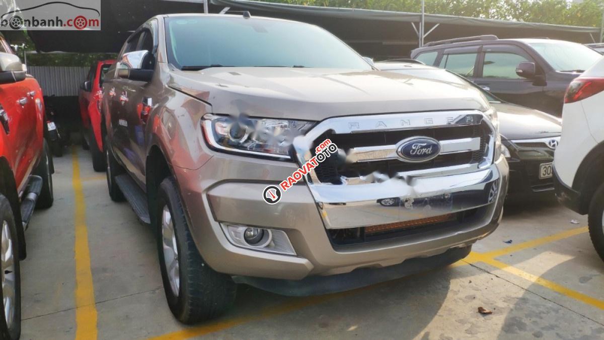 Bán Ford Ranger XLT 2.2L 4x4 MT 2017, màu vàng, số sàn-1