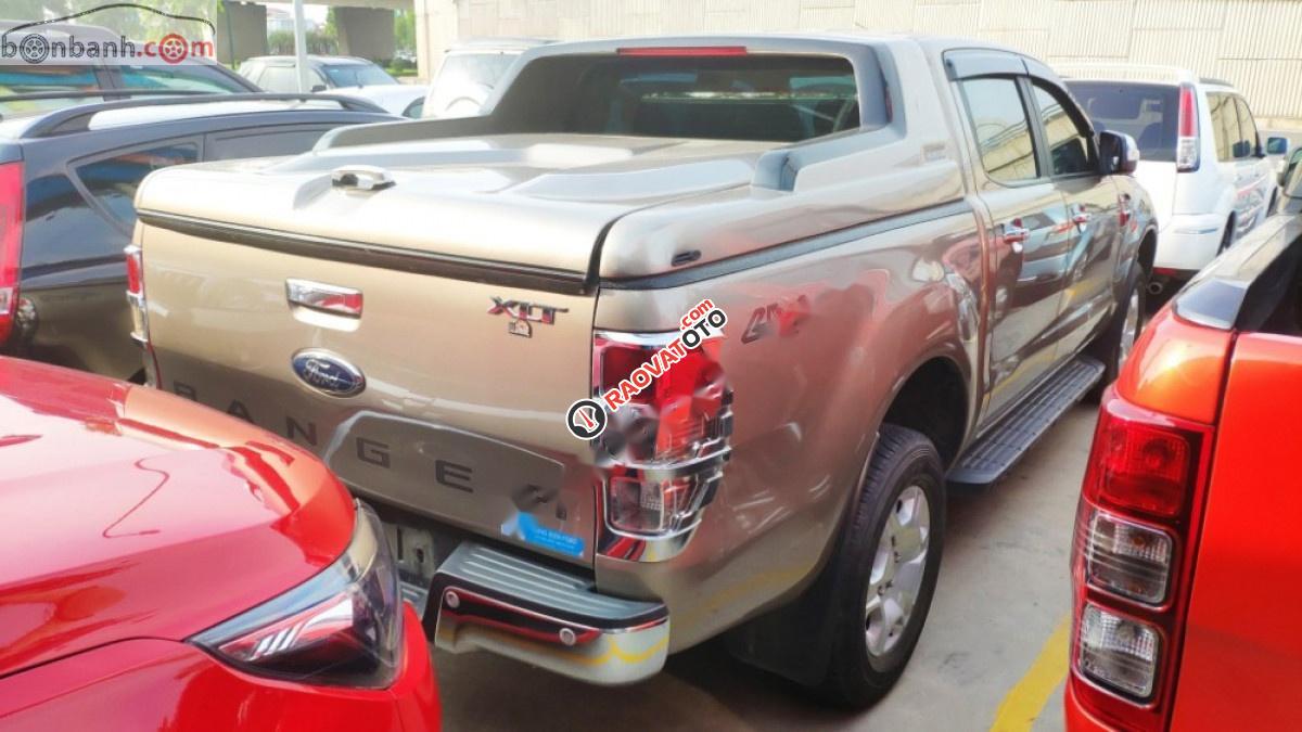 Bán Ford Ranger XLT 2.2L 4x4 MT 2017, màu vàng, số sàn-3