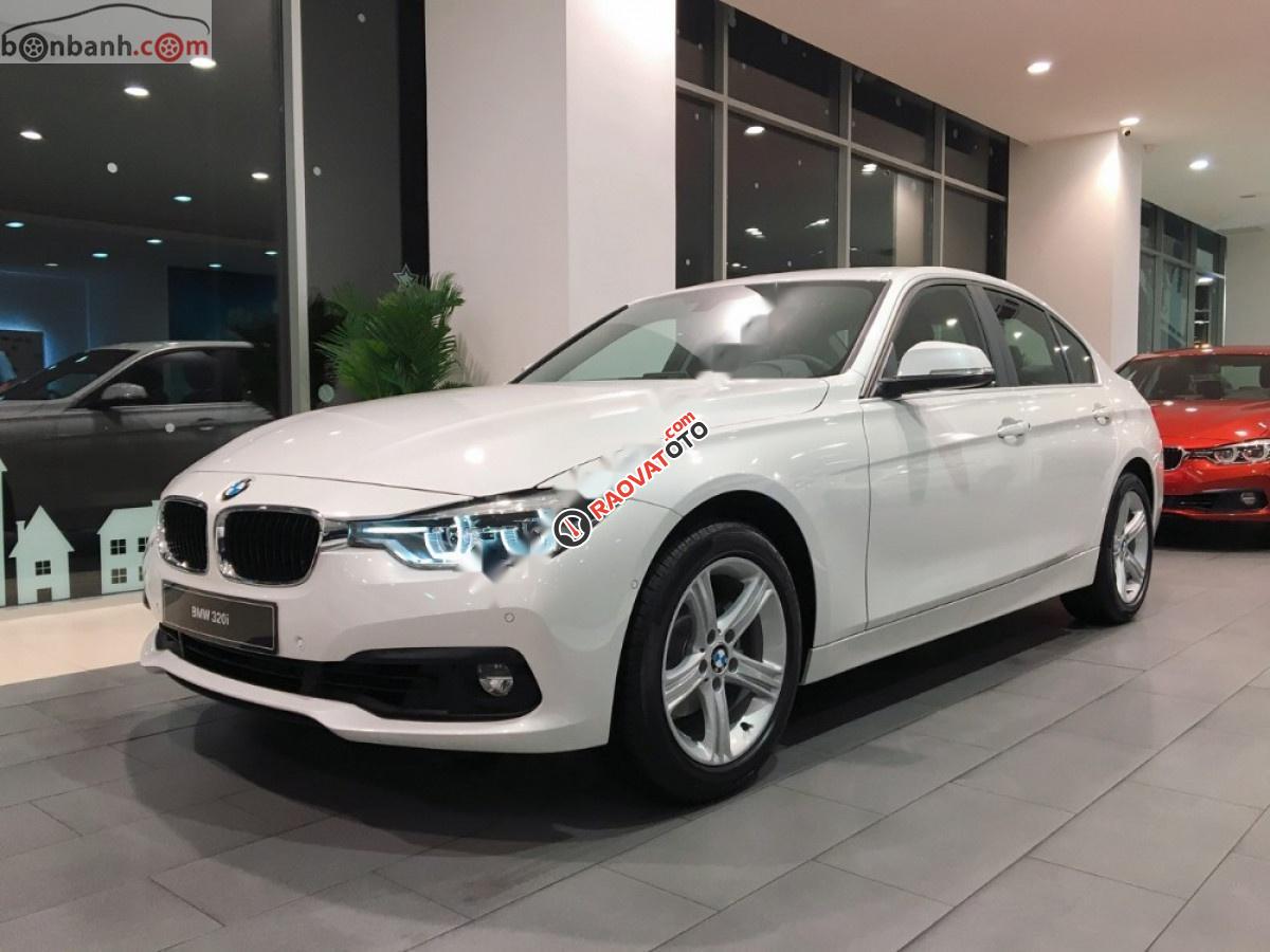Bán BMW 320i sản xuất năm 2019, màu trắng, nhập khẩu -3