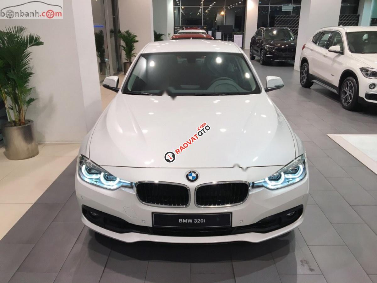 Bán BMW 320i sản xuất năm 2019, màu trắng, nhập khẩu -4