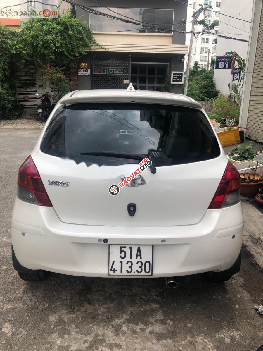 Cần bán gấp Toyota Yaris 1.5 AT đời 2012, màu trắng, xe nhập, giá 385tr-0