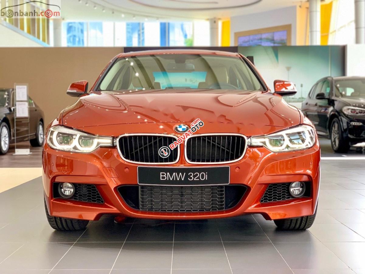 Bán xe BMW 320i sản xuất 2019, nhập khẩu, màu cam-1