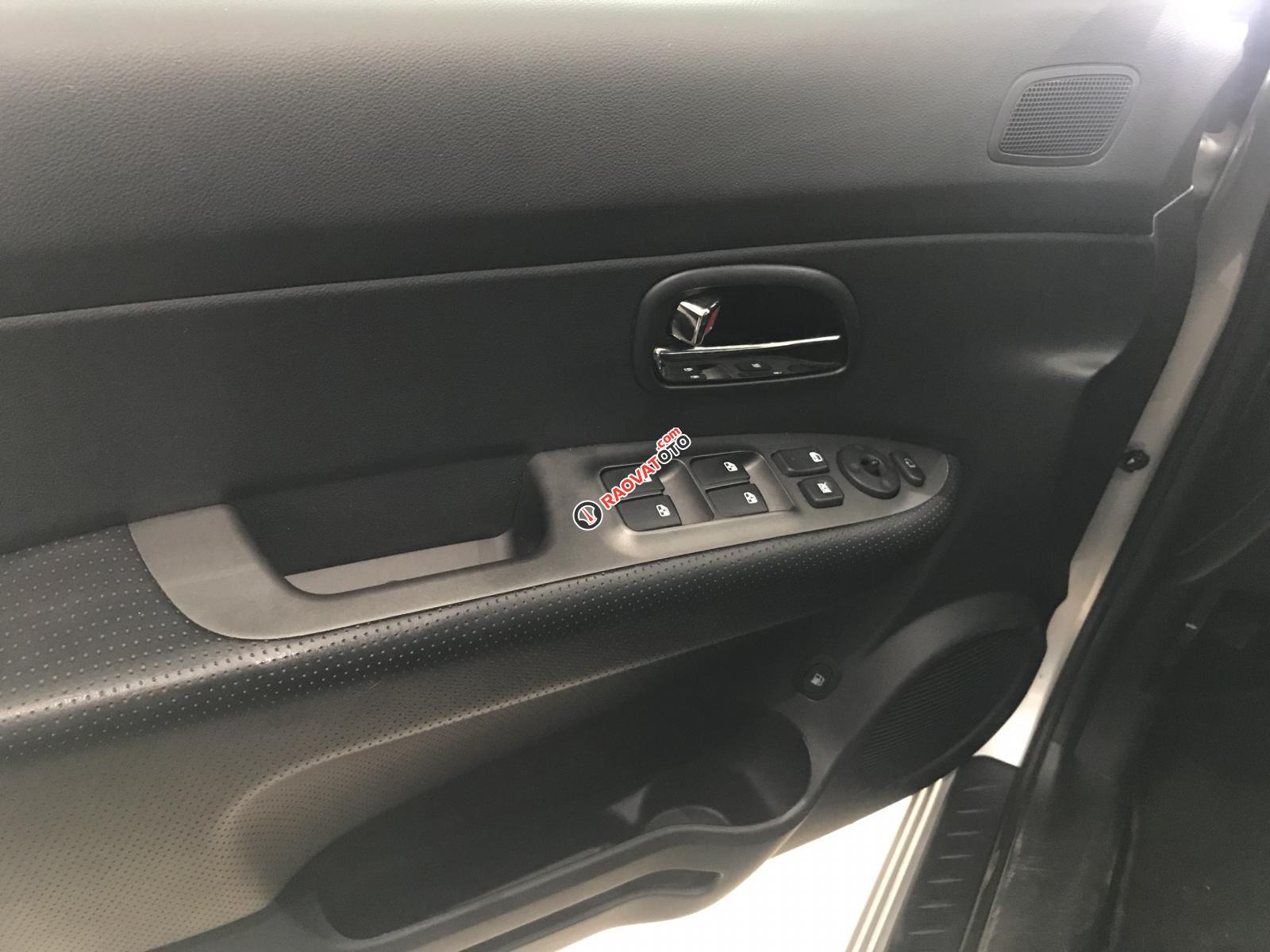 Bán Kia Carens 2.0 MT năm 2016, màu bạc, giá 410tr còn thương lượng-7