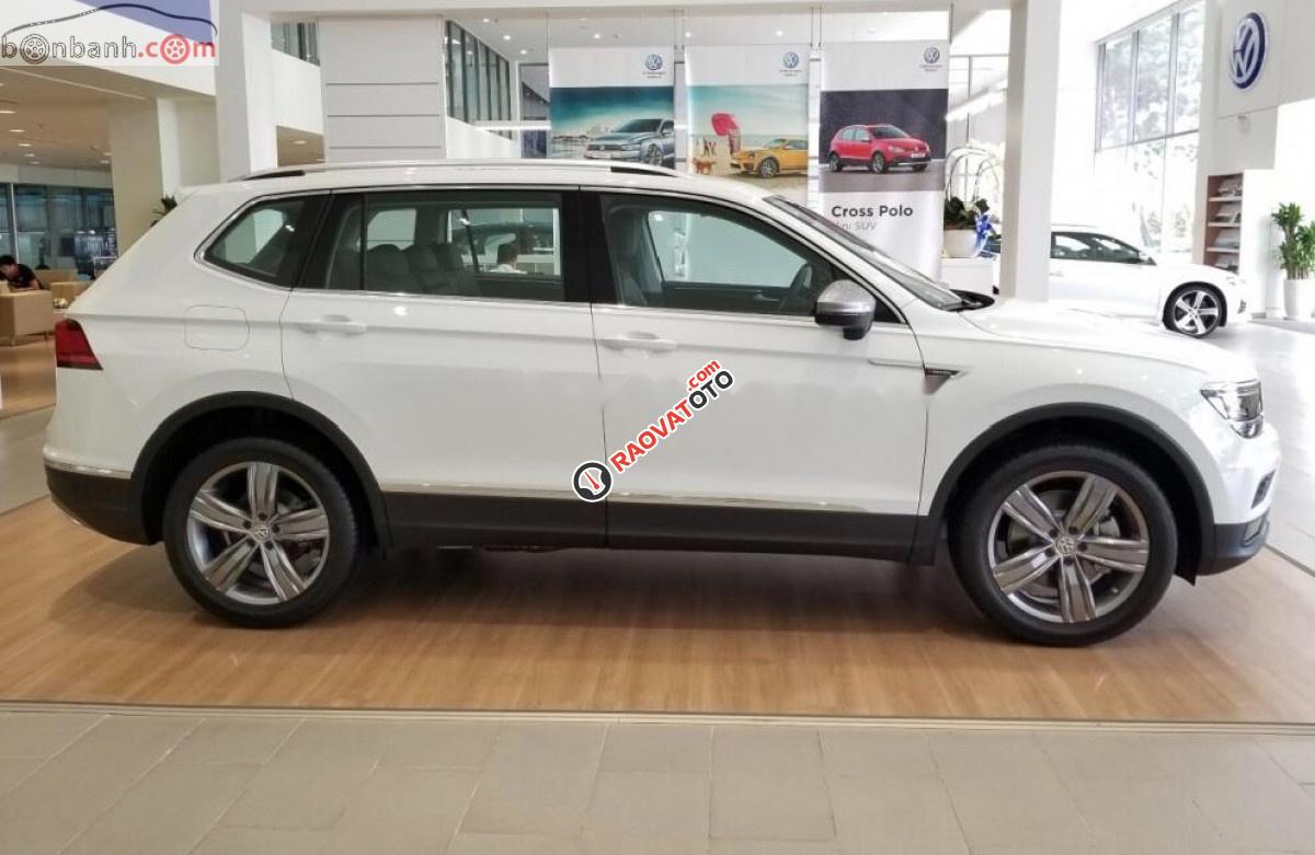 Bán Volkswagen Tiguan Allspace Luxury sản xuất năm 2019, màu trắng, nhập khẩu-0