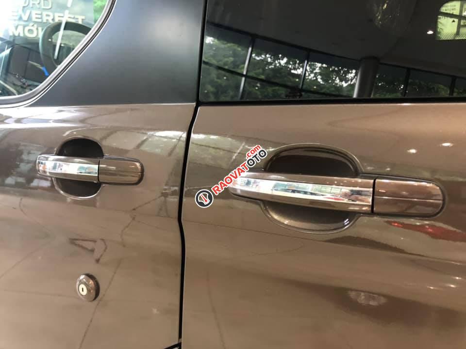 Ford Tourneo 2019 hoàn toàn mới, 7 chỗ, rộng, cao, thoáng-5