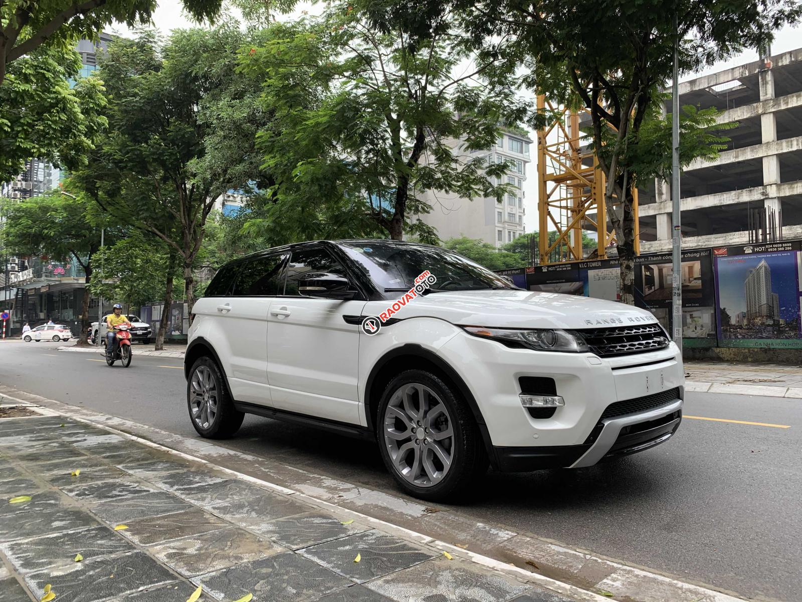 Bán LandRover Evoque đăng ký 2012, màu trắng, xe nhập, giá tốt 1 tỷ 380 triệu đồng-3