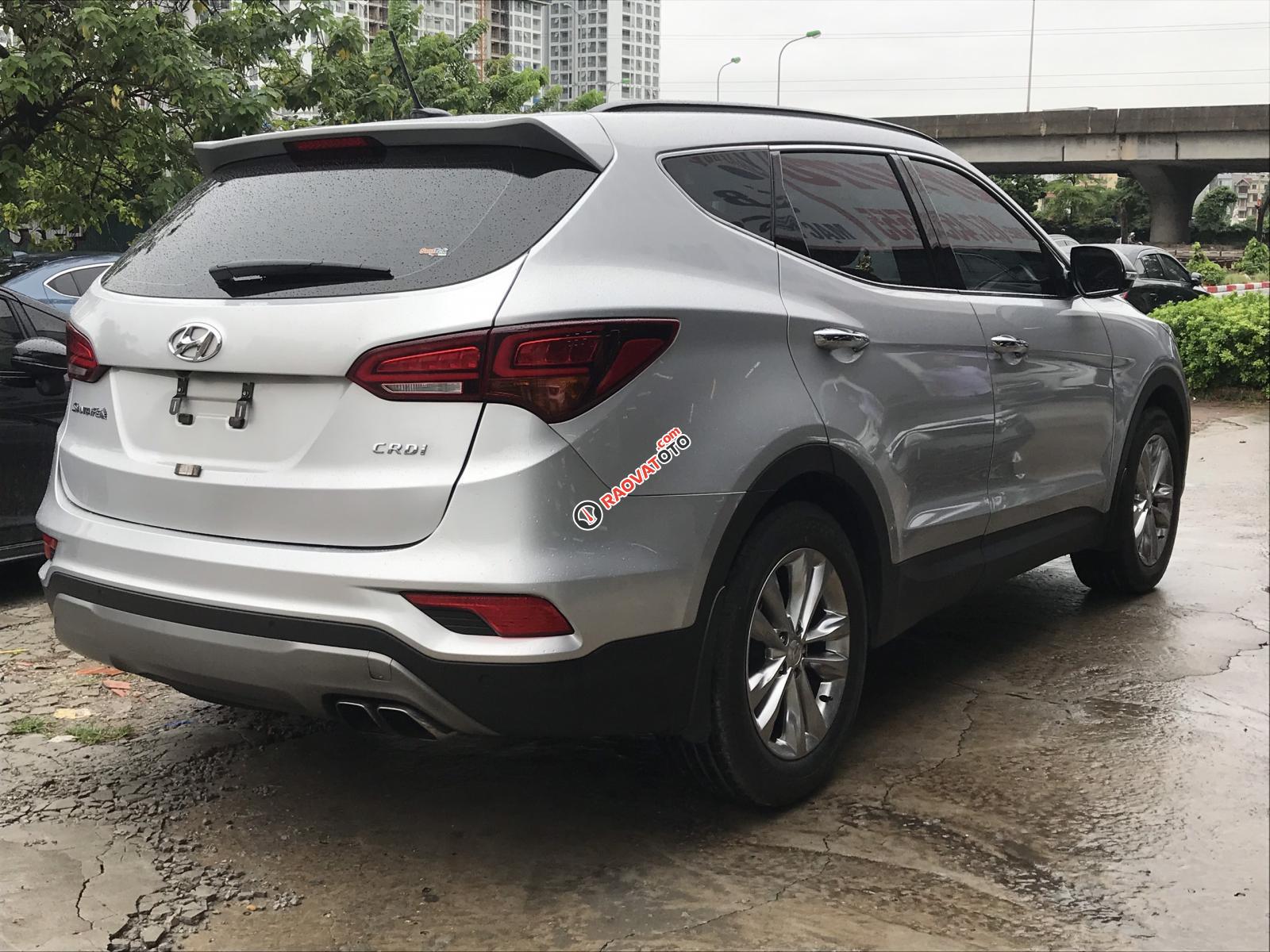 Bán Hyundai Santa Fe 2.2AT đời 2016, màu bạc, giá 915tr-9