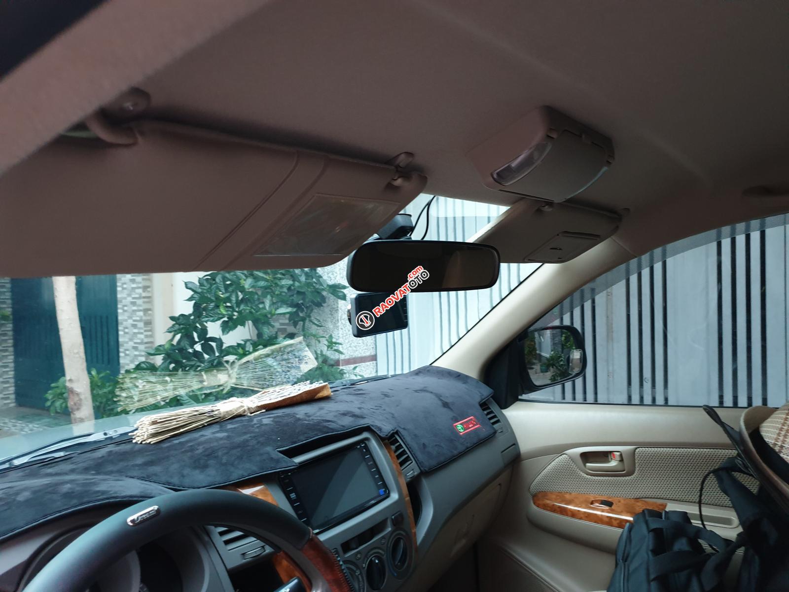 Cần bán gấp Toyota Hilux E 2010, màu bạc, nhập khẩu nguyên chiếc -2